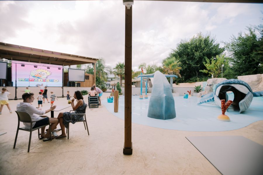 Tanzen Sie mit den Kindern