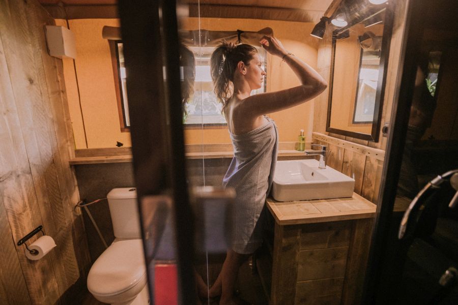 Camping Senia Riu Cuarto de aseo en el Glamping Cottage