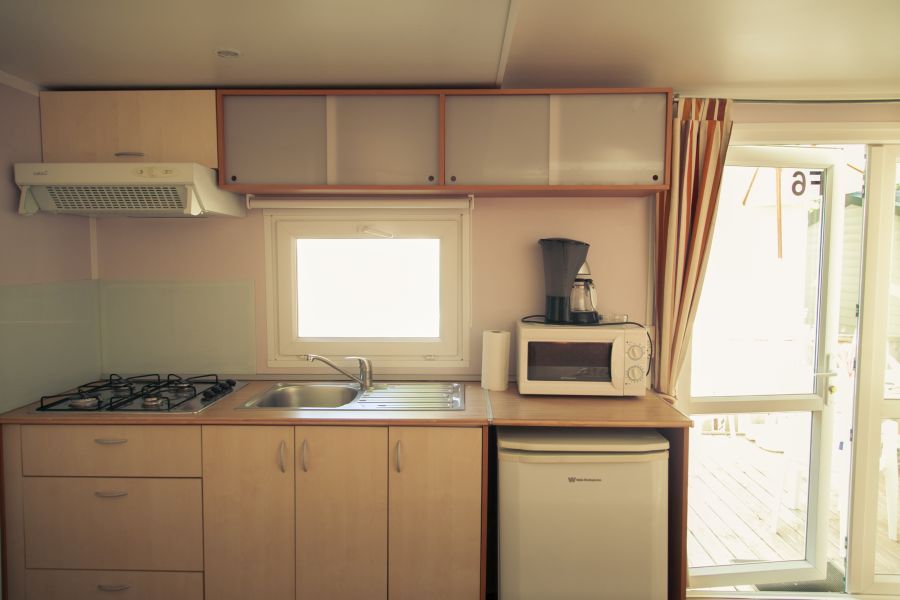 4Camping Senia Riu Cocina Mobil Home en la naturaleza