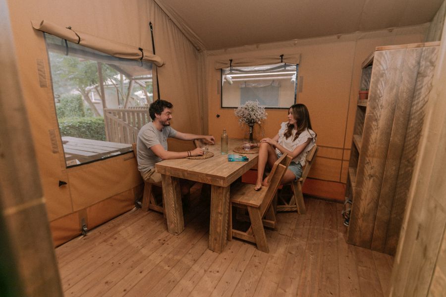 Camping Senia Riu Comedor Glamping Woody tienda de lujo