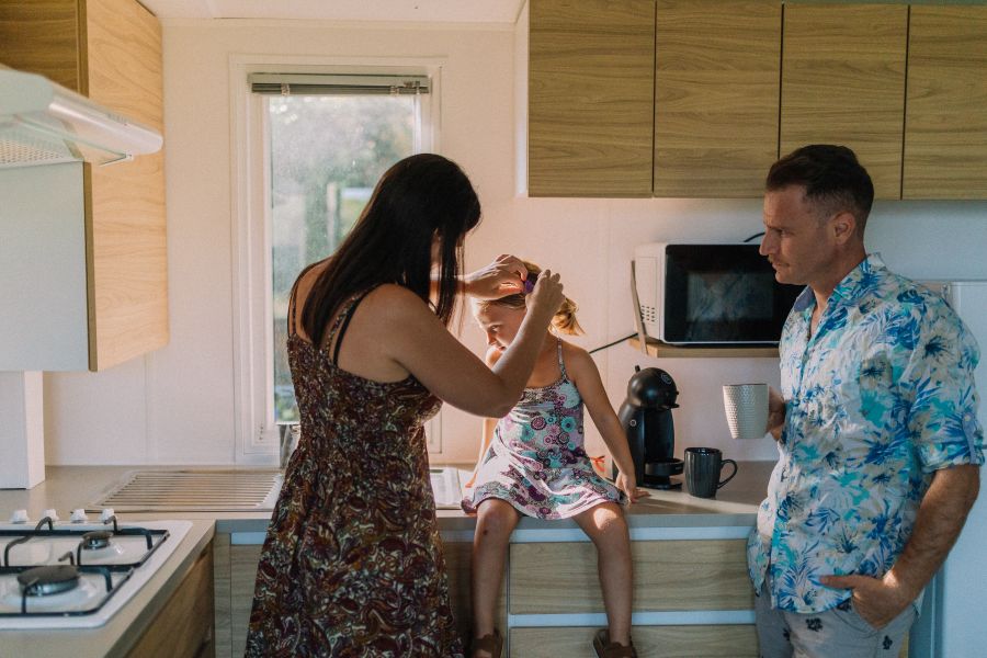 Camping Cala Canyelles Lloret de Mar Mobil Home Garbi en la naturaleza Foto Cocina-comedo