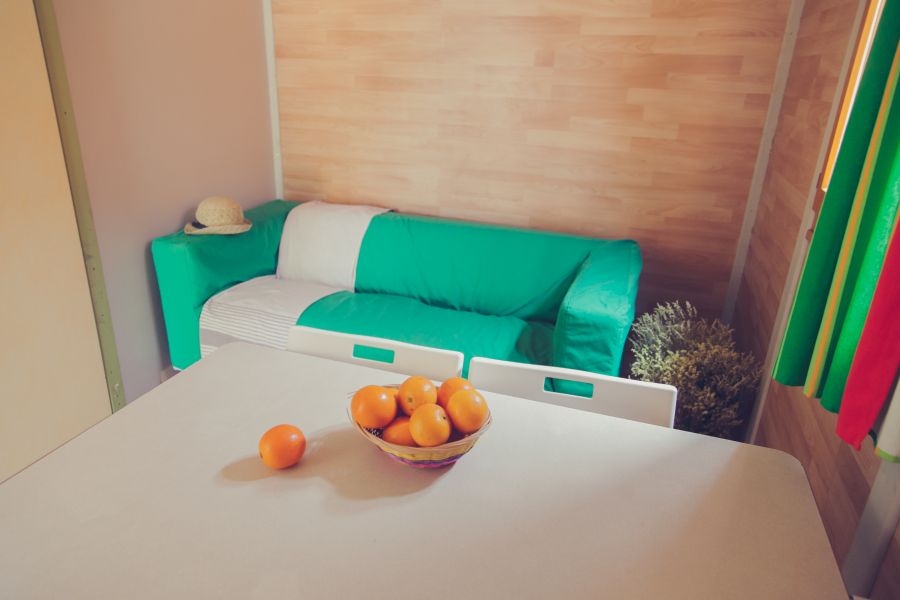 5 Camping_tucan_Relax Beach_Baño_Bungalow para dos personas-salon