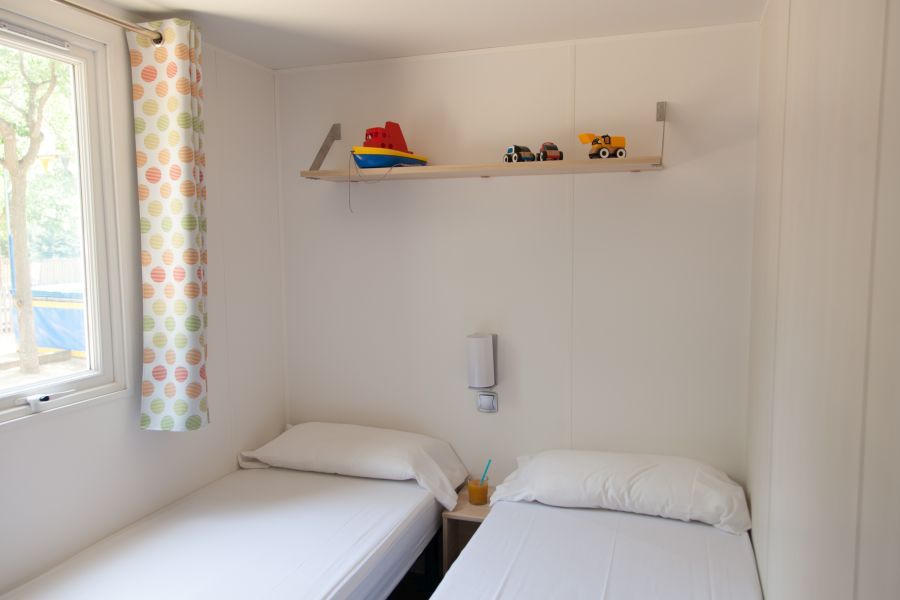 Camping Senia Riu Zimmer mit 2 Betten im Mobilheim Evasion