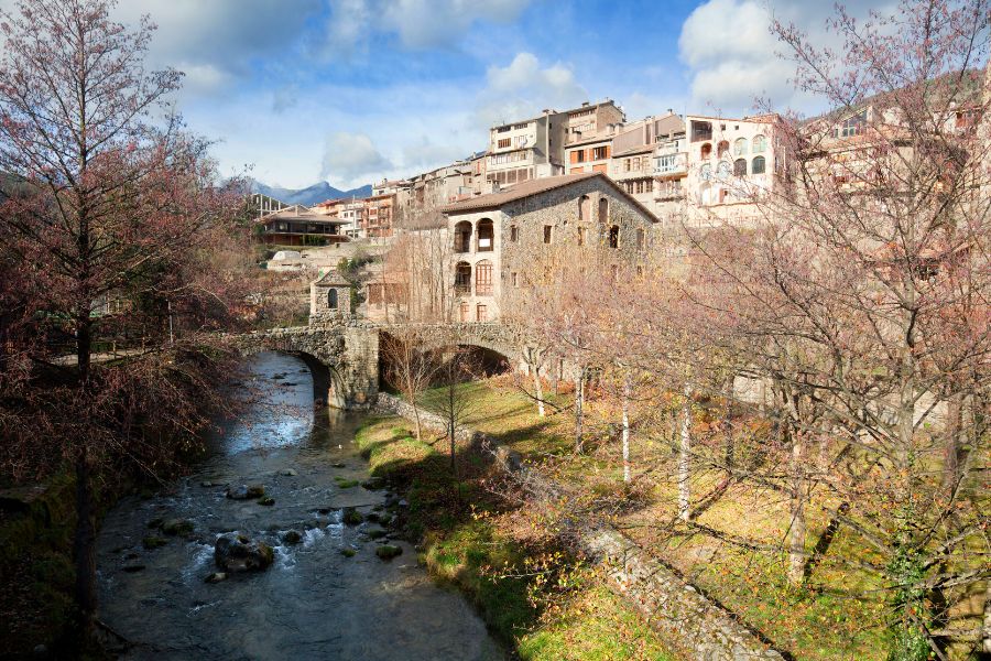 Bagà, pueblo de montaña con puente de piedra