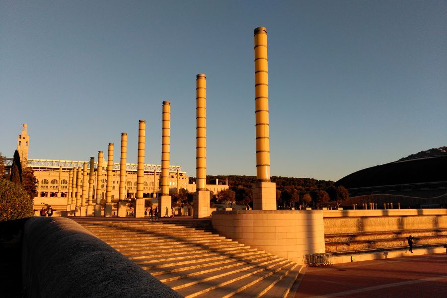 Columnas del conjunto olímpico de Montjuïc en Barcelona