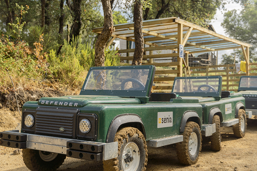 Coches eléctricos para niños en Camping Cala Gogo Internacional