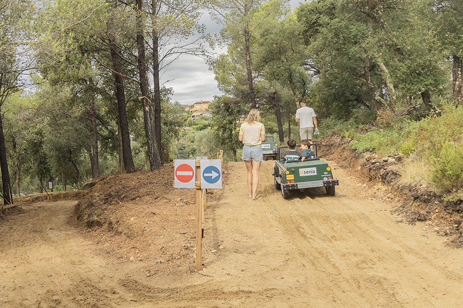 Coches eléctricos para niños en Camping Cala Gogo Internacional