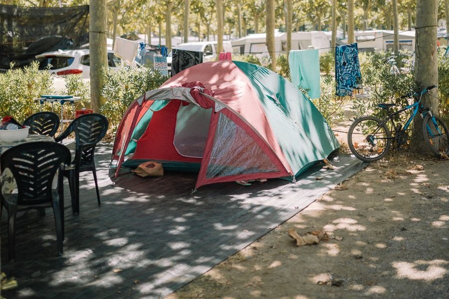 Camping Riu Standard Stellplatz Campen in Sant Pere Pescador Spanien Kleines Zelt