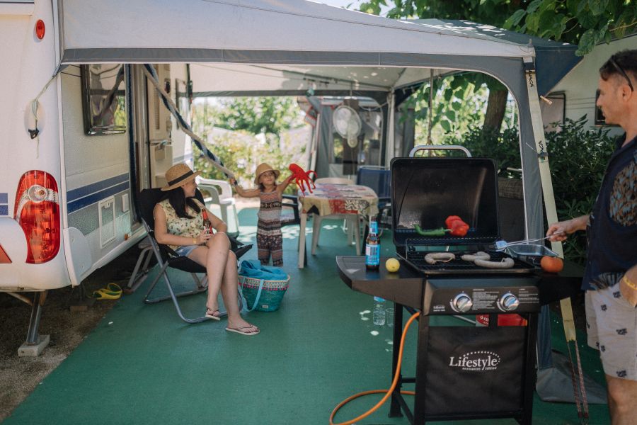 Camping_tucan_parcela_confort_camping-para-caravanas