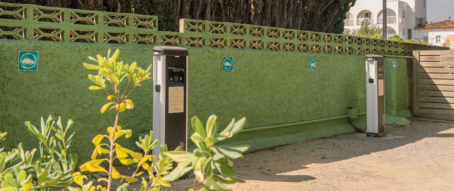 Estaciones de carga para coches eléctricos en el camping Sènia Riu