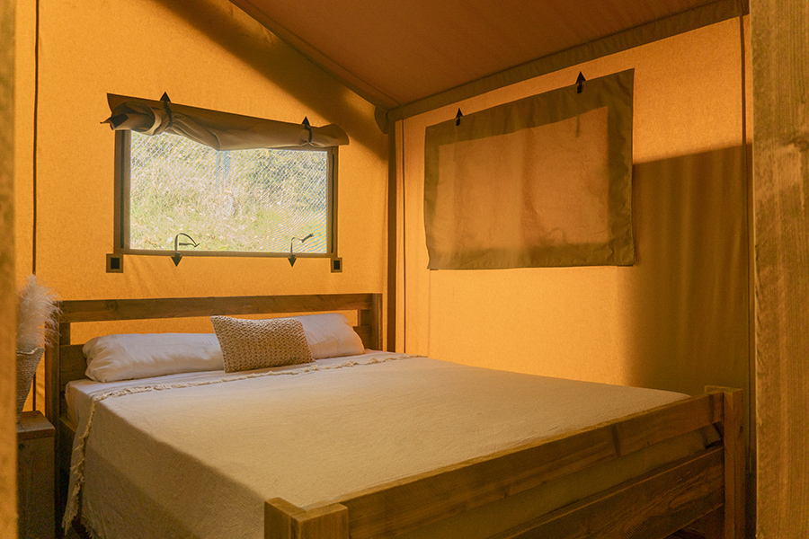Rupit Glamping Safari Smart habitación cama doble