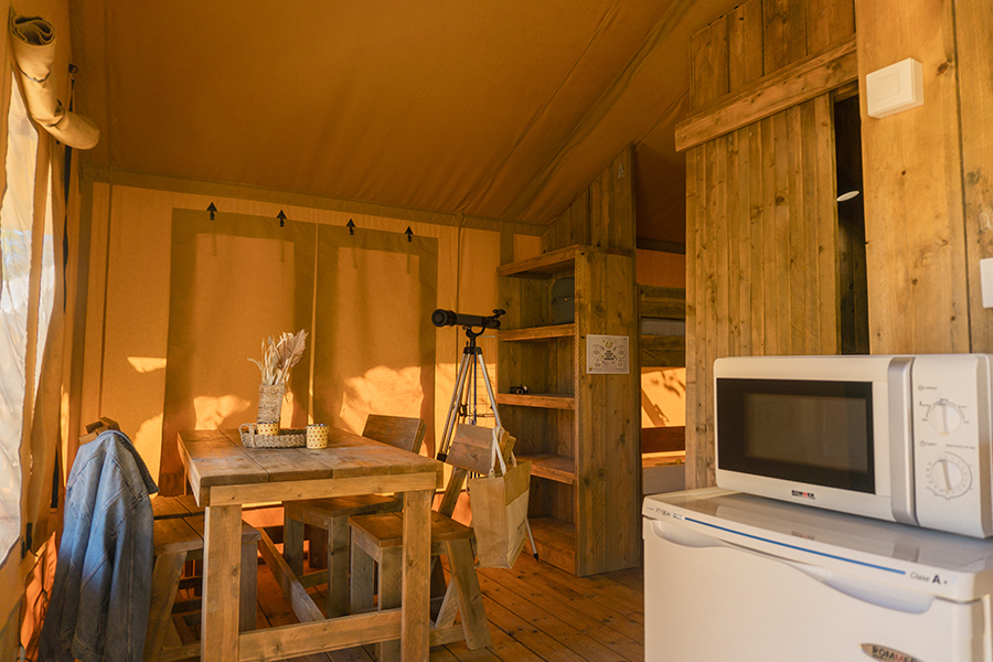 Rupit Glamping Safari Smart comedor