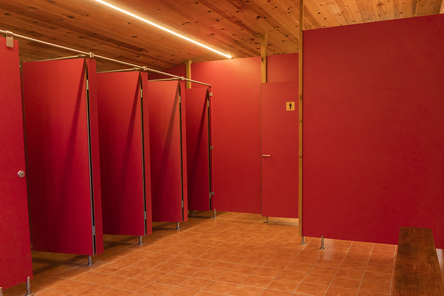 camping senia rupit-bloque sanitario-slide-camping con sanitarios en osona