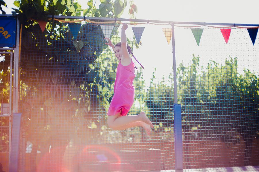 Camping amb llits elastics