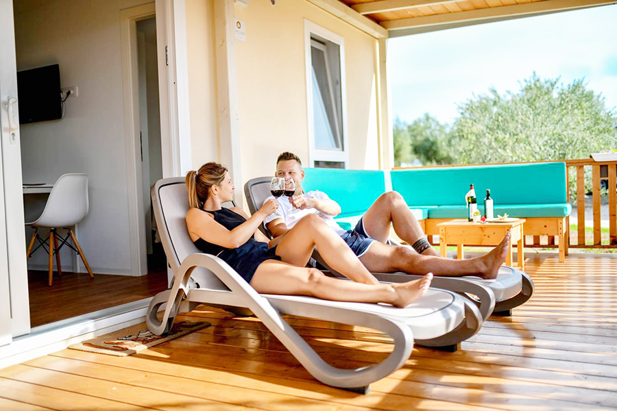 Mobile Home 3 slaapkamers terras ligstoel