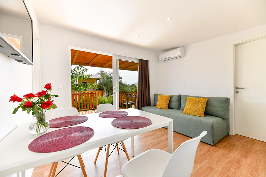 Mobile Home 3 slaapkamers eetkamer terras entree