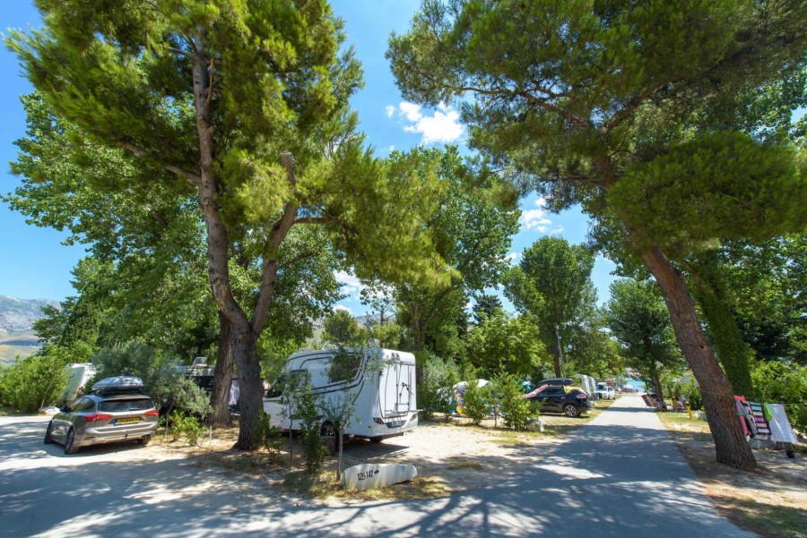 Parcelas Zona C Stobrec Split sombra autocaravana