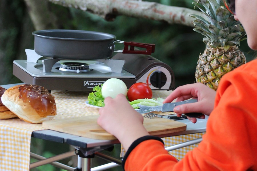 cocinar en camper camping gas exterior