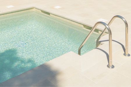 Nova piscina per als allotjaments Talia